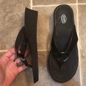 Dr. Scholl’s Black wedge flip flops